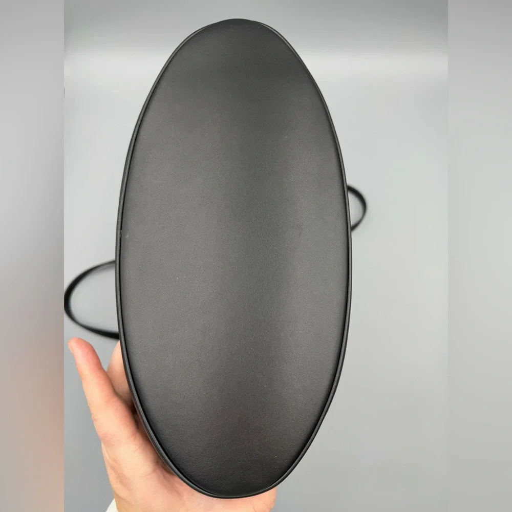 Ferragamo Black Leather Tote with Gold Tag and Pouch - Picture 4 of 14